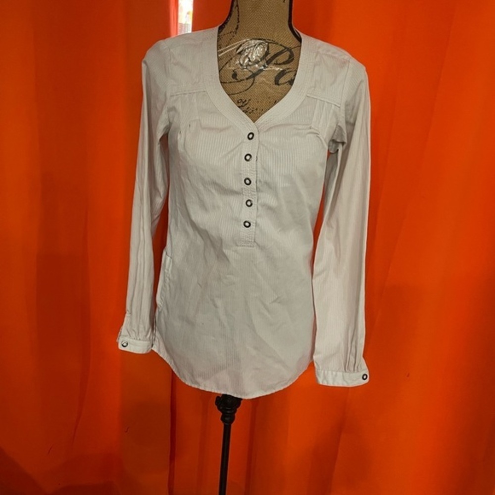 The North Face women shirt size small